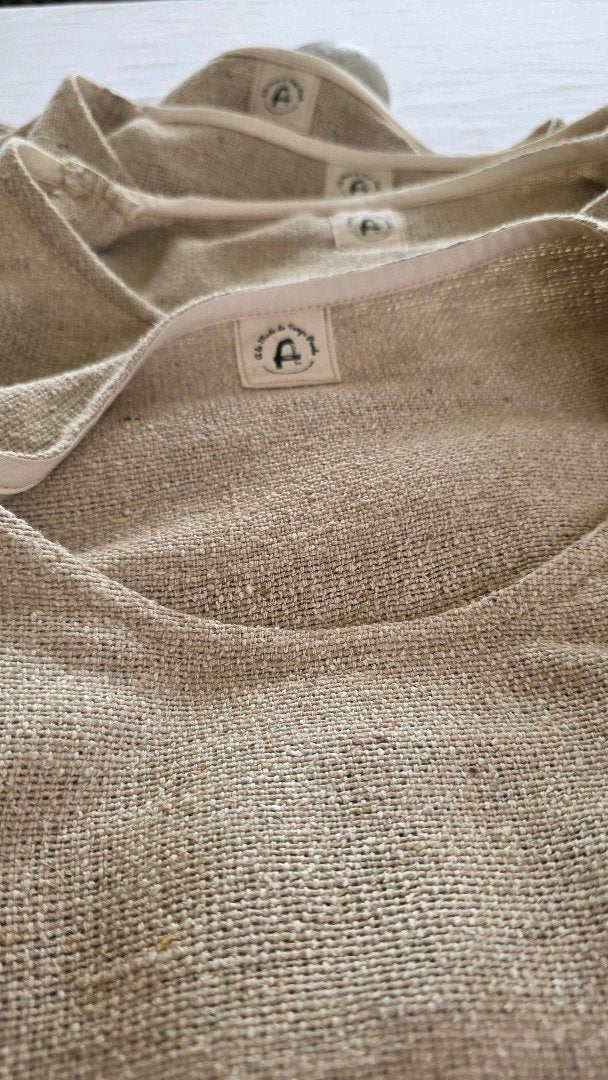 Gros plan sur la matière de la bourette de soie pour la blouse Salines. Atelier A la Mode du Temps Perdu 