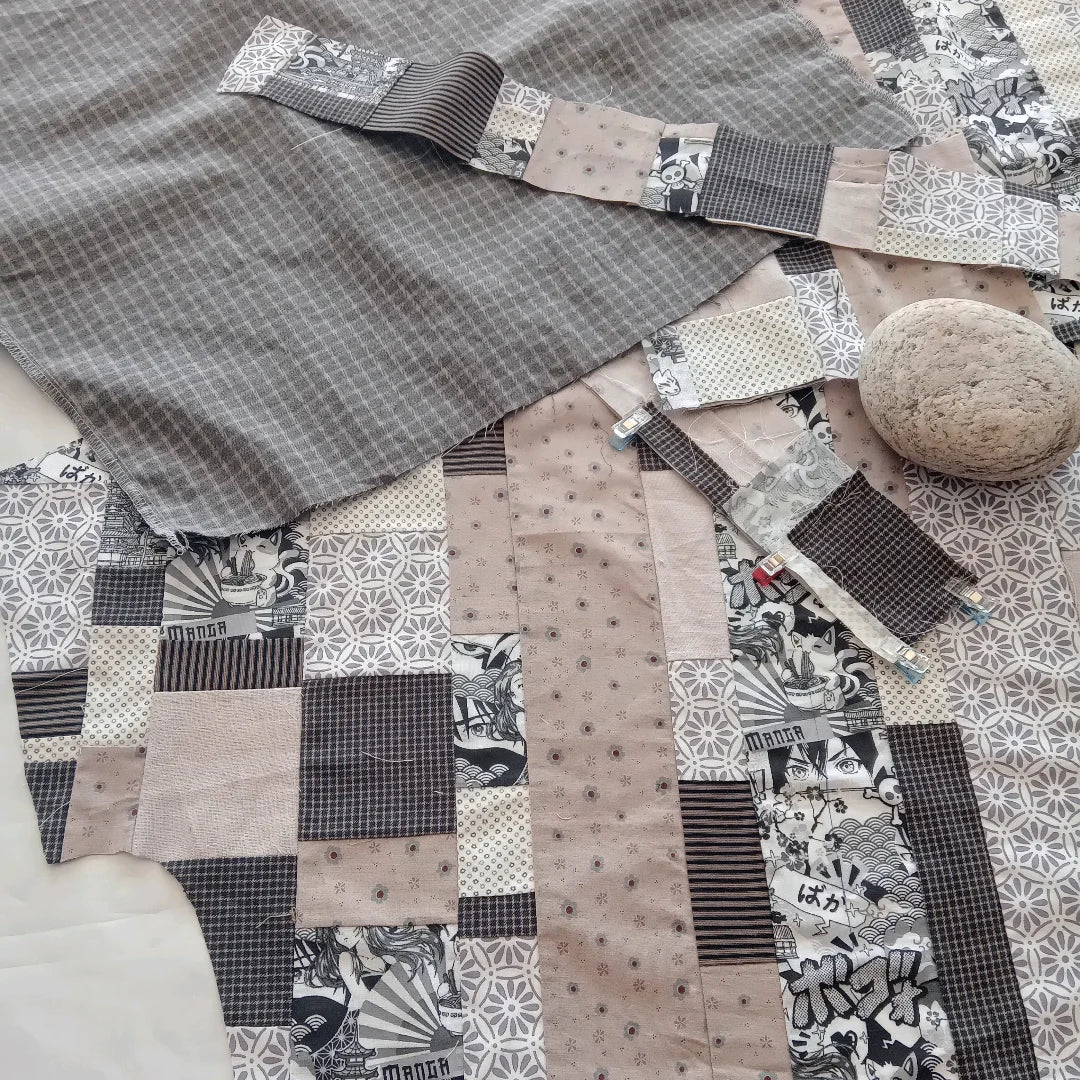 Les deux faces de la blouse Variations, Ma. Opus I avant assemblage, dans l'atelier.