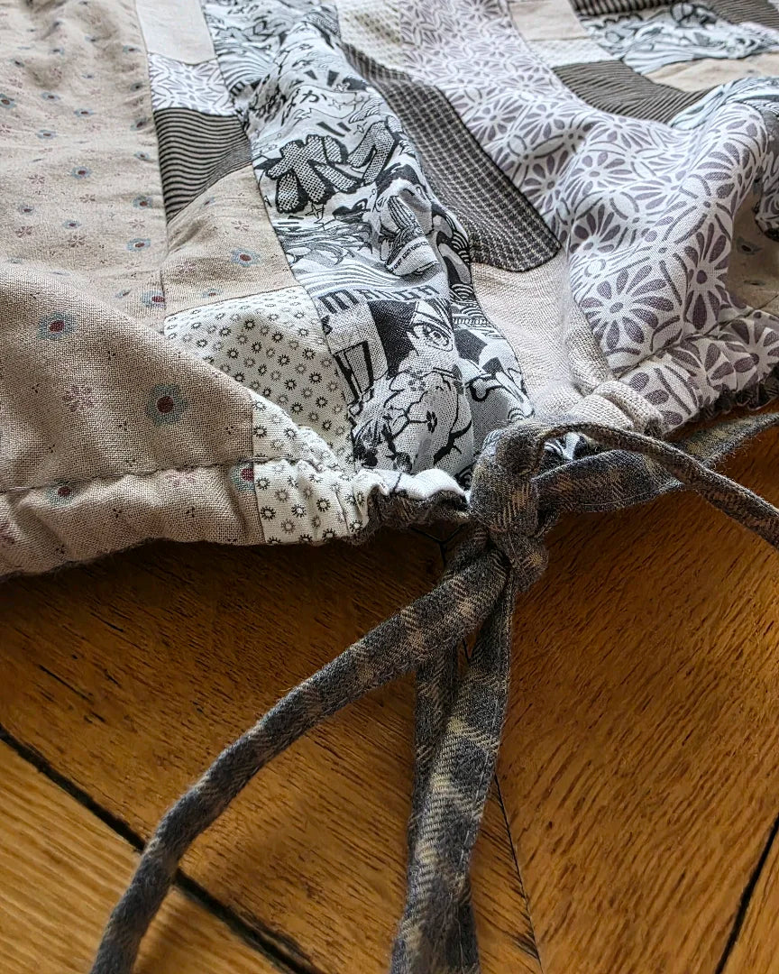 Détail du lien de la blouse de la collection Variations Ma.