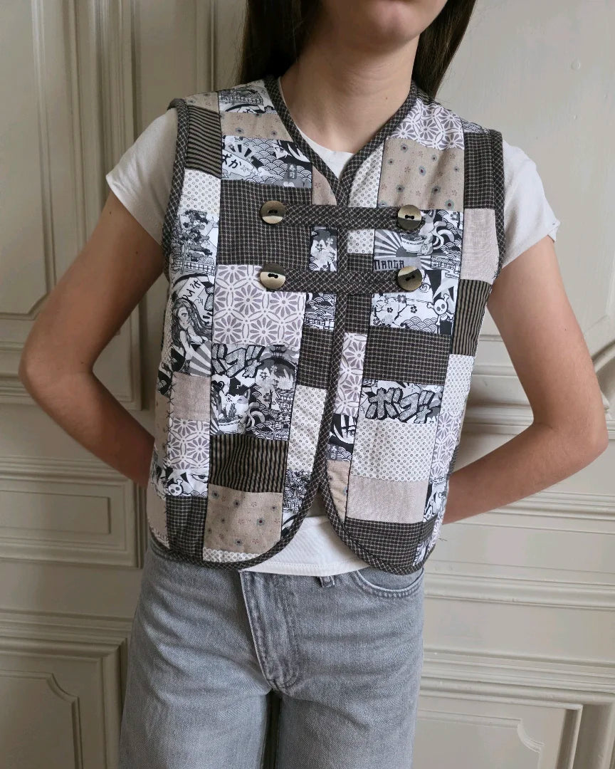 Gilet à brandebourgs porté de l'atelier A la Mode du Temps Perdu. Issu de la collection Variations, Ma. Opus I