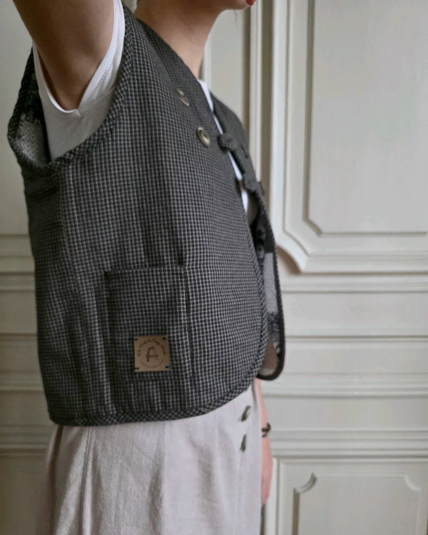 vue de côté gilet matelassé tissu uni coton de Variations, Ma. Opus I