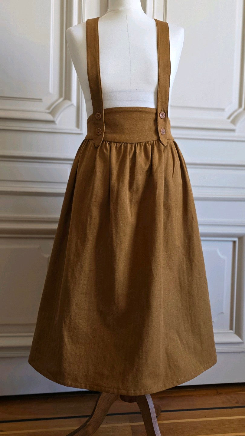 Jupe midi à bretelles amovibles en coton lin couleur tabac confectionnée artisanalement en France dans l'atelier A la Mode du Temps Perdu 