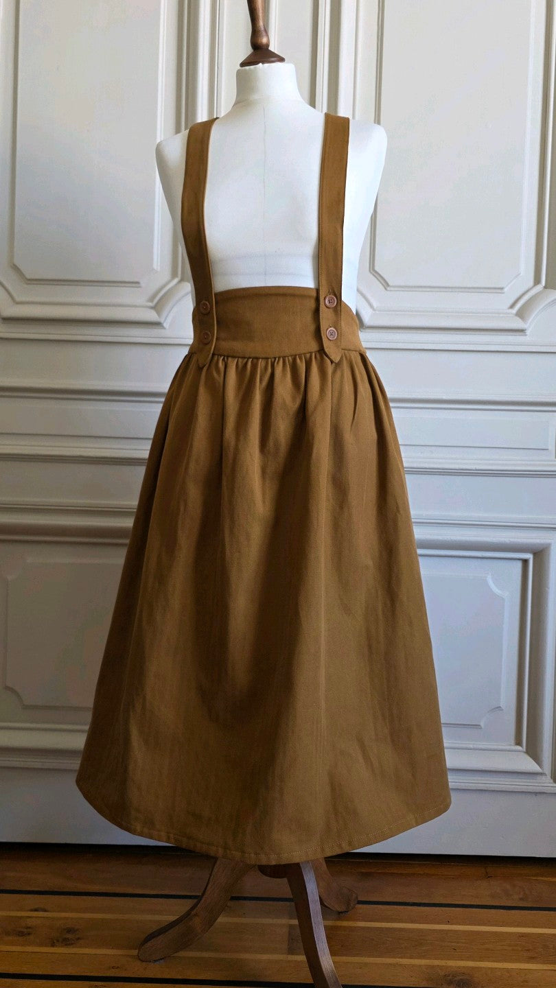 Jupe midi Patines Opus III en coton lin tabac avec bretelles amovibles inspirée des vêtements de travail anciens