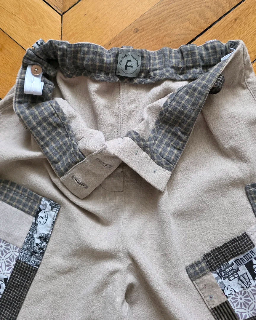 Dos du pantalon femme en lin – taille ajustable par élastique