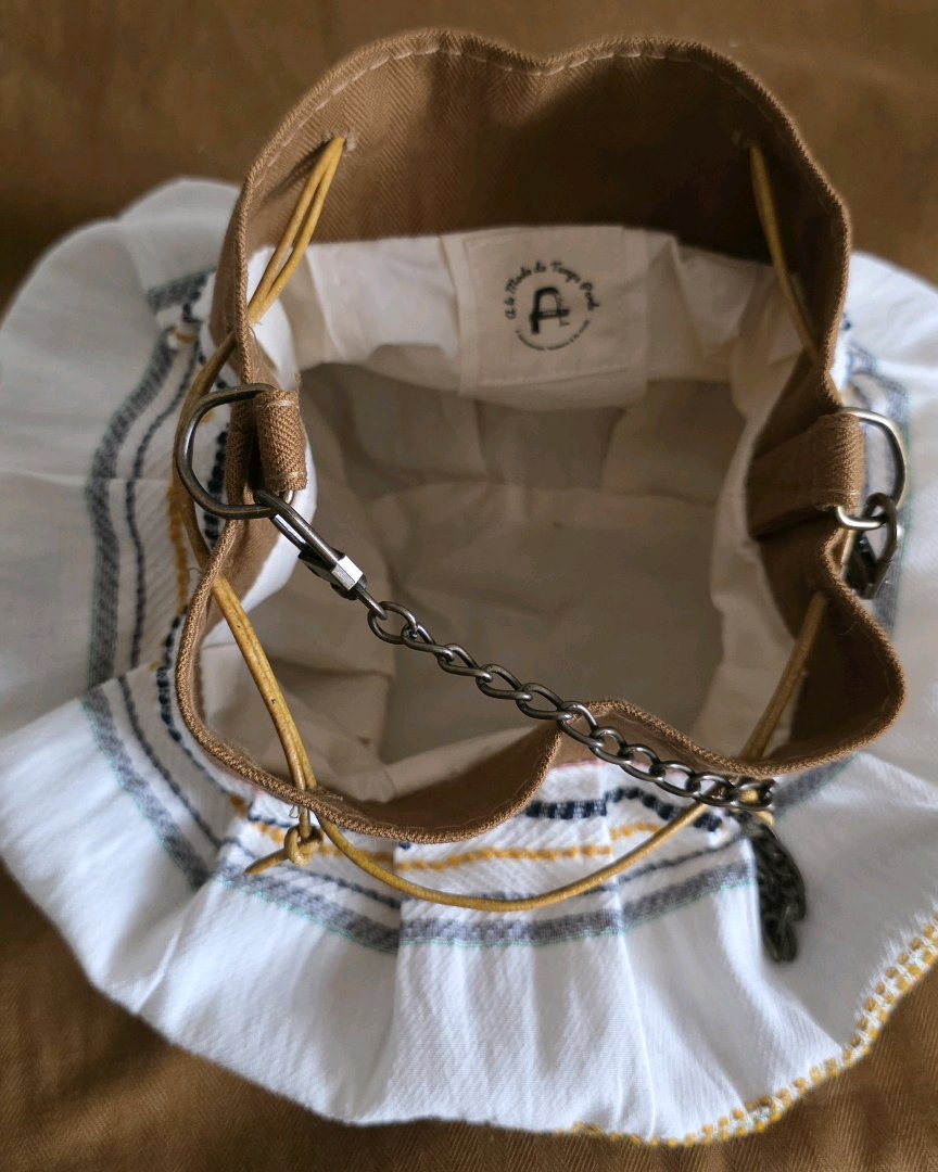 Intérieur du sac bourse jacquard ethnique doublé coton avec fermeture coulissante