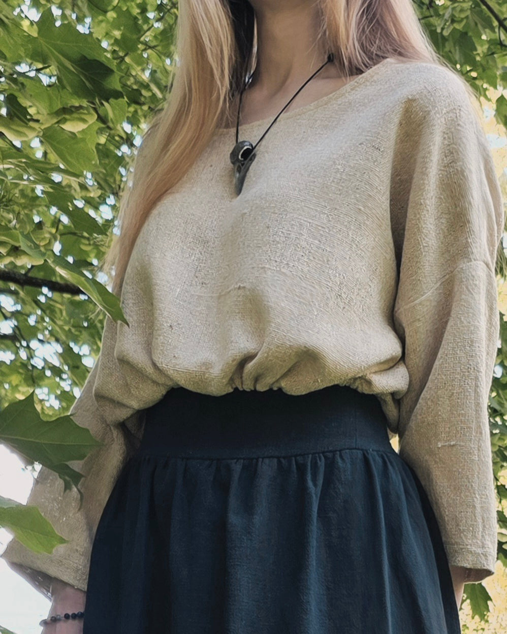 Blouse Salines en bourette de soie naturelle sable, taille ajustable par cordon, collection Variations Opus IV