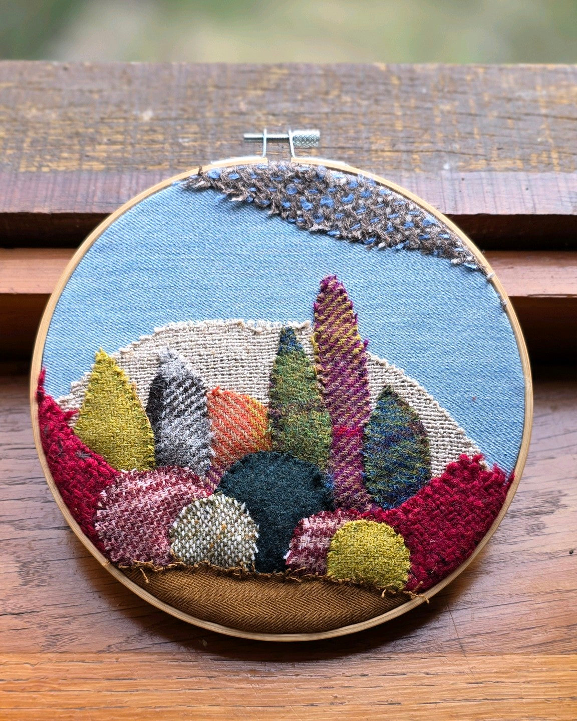 Tableau textile Échappée n°5 en Harris Tweed, Donegal, denim, lin-coton et bourette de soie