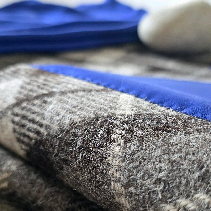 bolero pris harris tweed et soie gots bleu detail matiere tartan brun gris creme piece unique artisanale a la mode du temps perdu