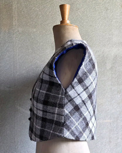 bolero irmgard harris tweed gris vue profil sur mannequin doublure soie bleue piece unique artisanale