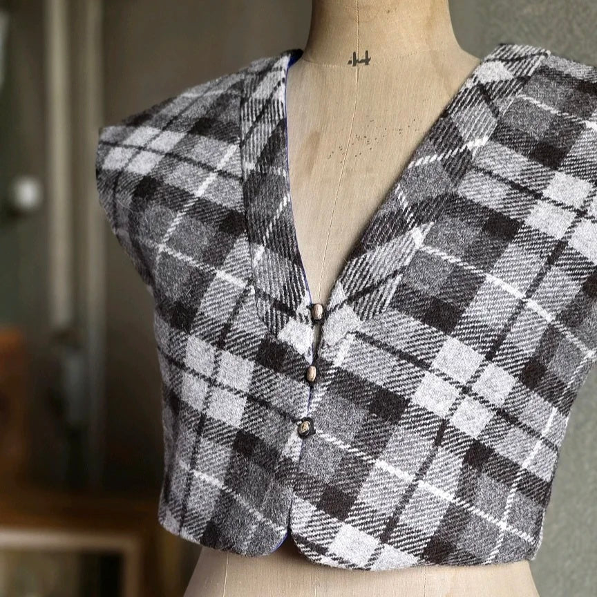 bolero femme harris tweed irmgard tartan brun gris creme coupe structurée encolure v piece unique artisanale