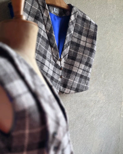 bolero irmgard harris tweed gris vue face accroche murale doublure soie bleue piece unique artisanale