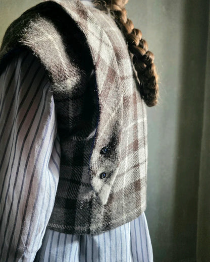 bolero pris harris tweed vue de trois quarts dos porte sur chemise rayee