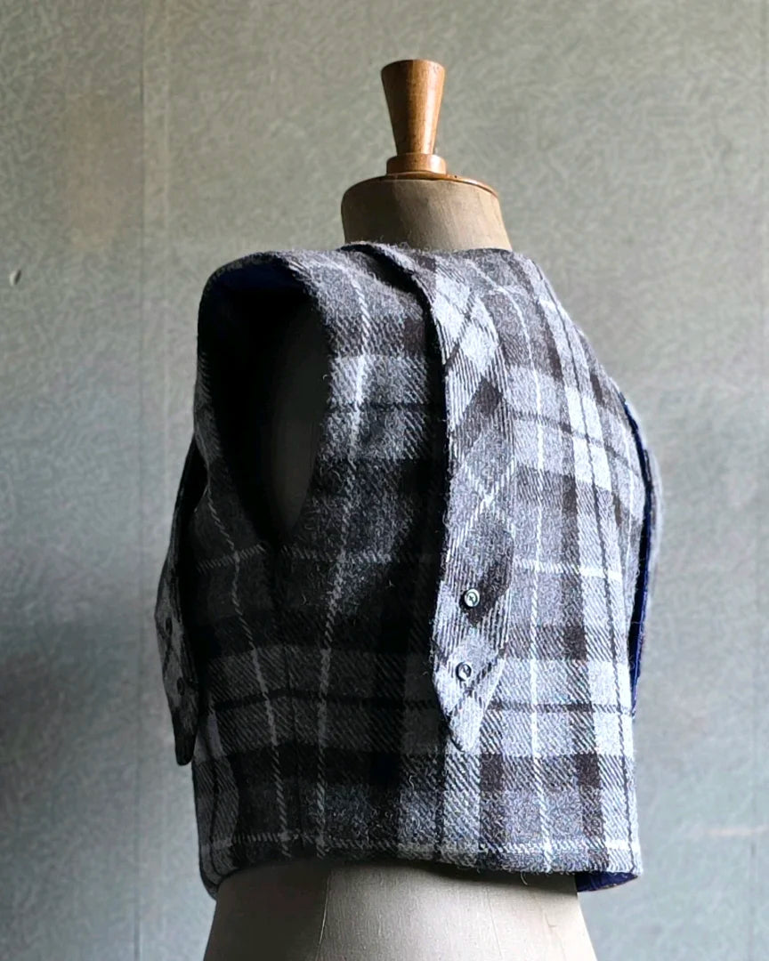 bolero pris harris tweed femme vue trois quarts dos coupe structuree epaule marquee doublure soie gots