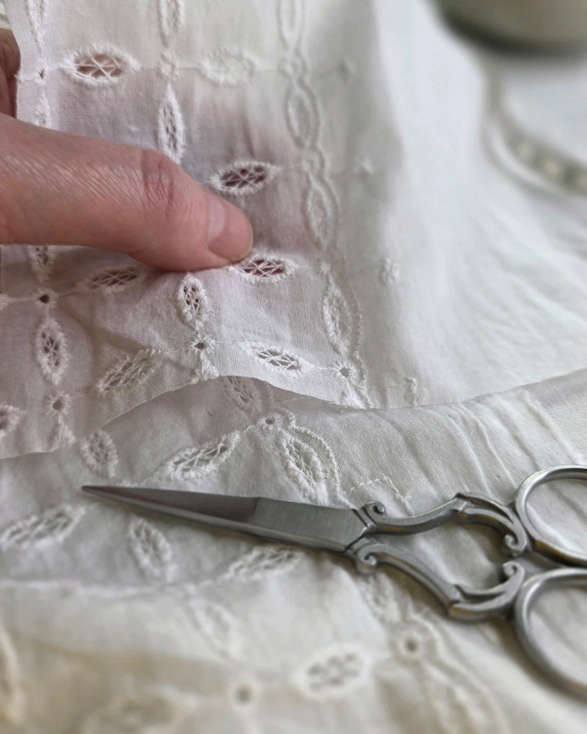 couture top broderie anglaise atelier couture france
