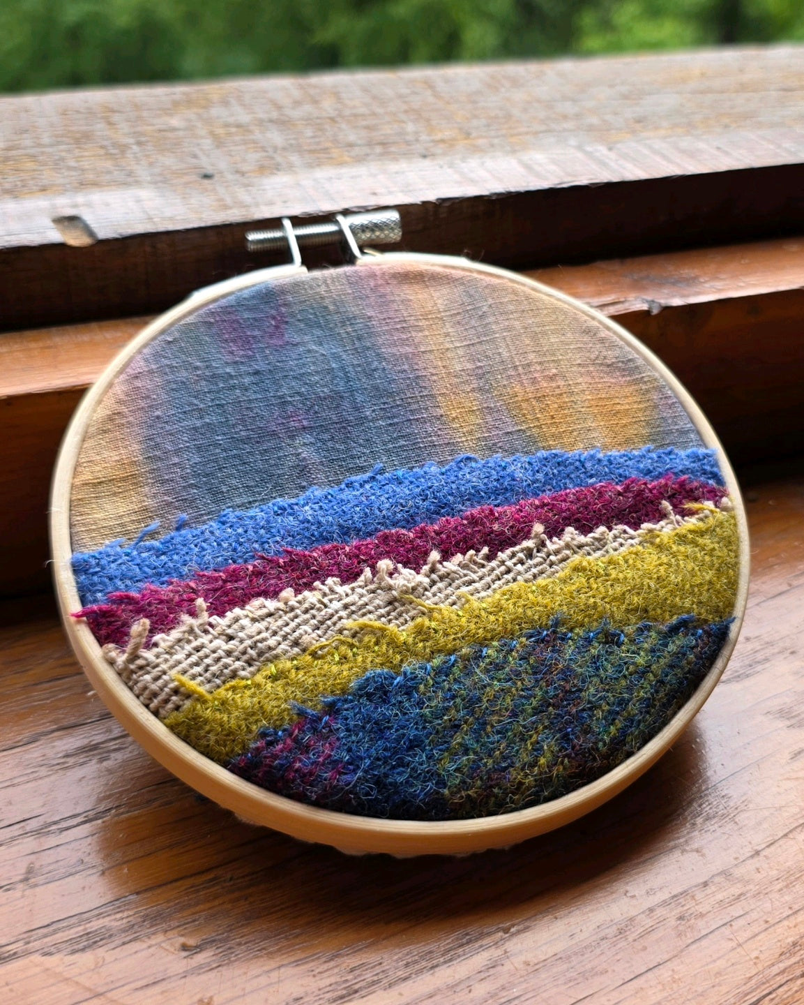 Échappée n°7, tableau textile artisanal en patchwork de Harris Tweed®, bourette de soie et lin-coton sur tambour en bois