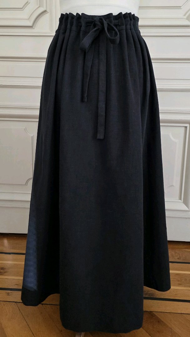 Système de taille ajustable sans élastique sur jupe longue en lin noir Salines