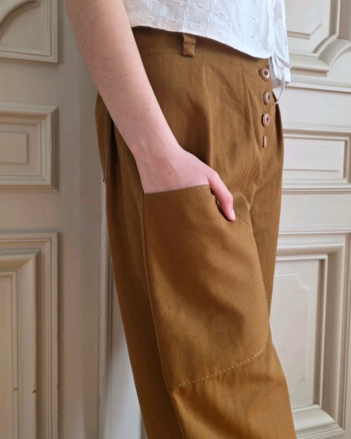 pantalon lin coton taille haute variations alize modele 1 porte detail poche plaquee