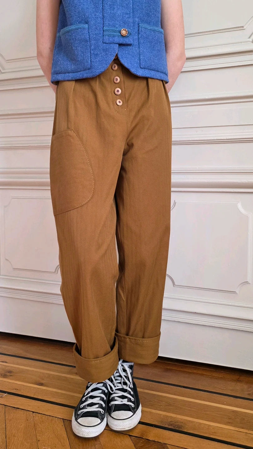 silhouette complete de face porte pantalon lin coton taille haute variations alize