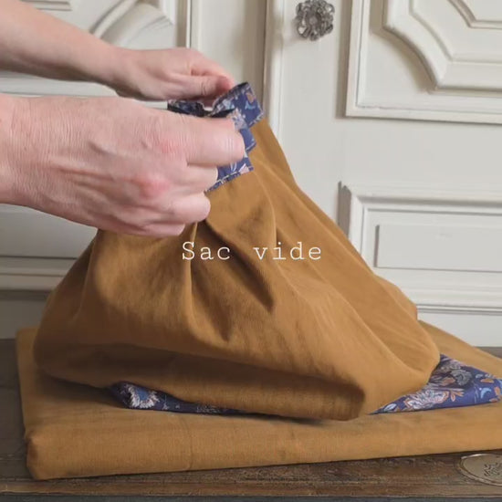sac bourse coton lin fait main chaine metal doublure fleurie bleu ouverture souple demonstration volume sac vide