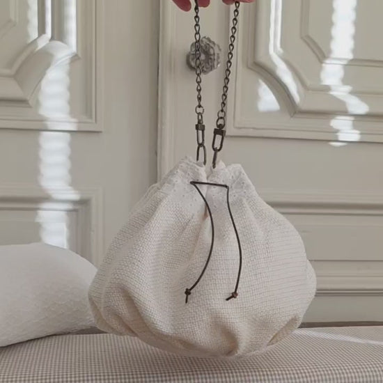 sac bourse tweed blanc broderie anglaise fait main chaine metal fermeture lien cuir volume souple atelier a la mode du temps perdu