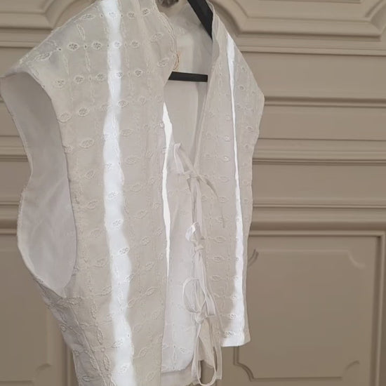 top broderie anglaise coton sur cintre atelier vue totale