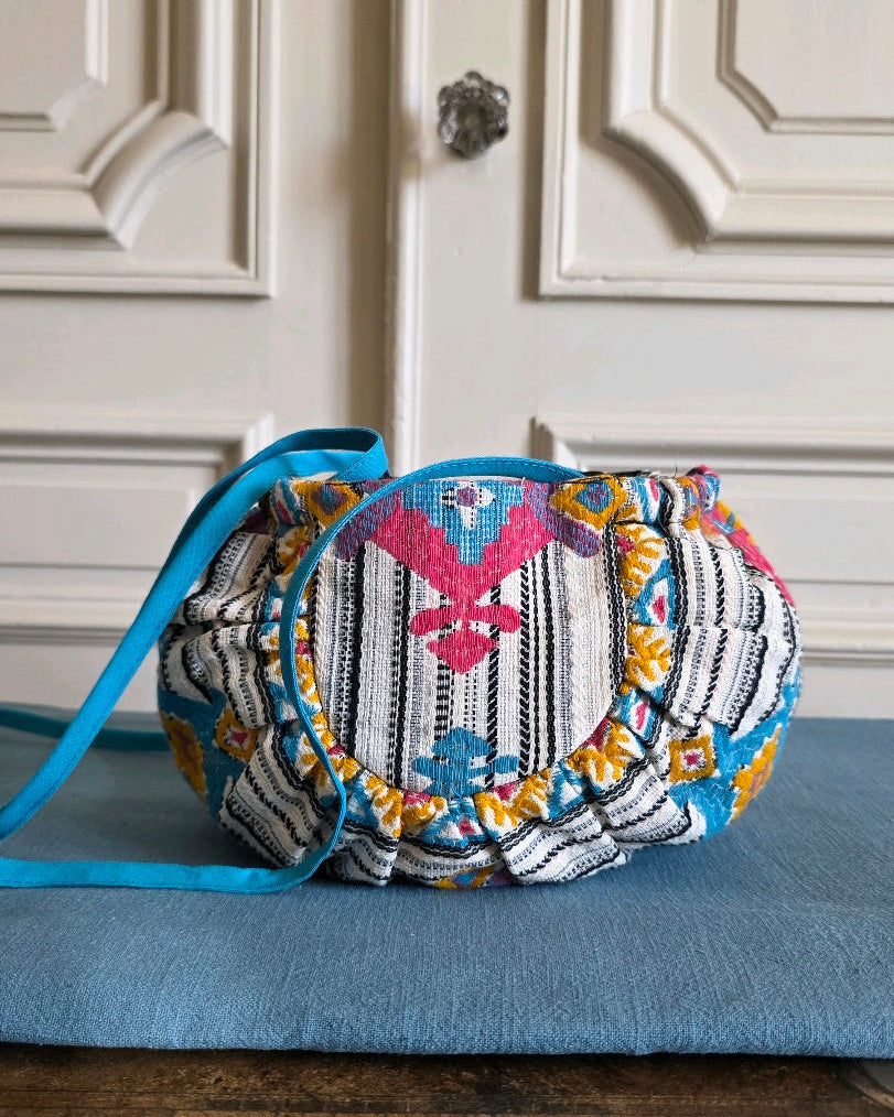 Sac à main froncé en jacquard fantaisie Mahlia Kent, vue de face. Atelier A la Mode du Temps Perdu: créatrice artisanale. 