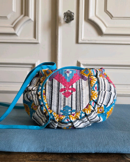 Sac à main froncé en jacquard fantaisie Mahlia Kent, vue de face. Atelier A la Mode du Temps Perdu: créatrice artisanale. 