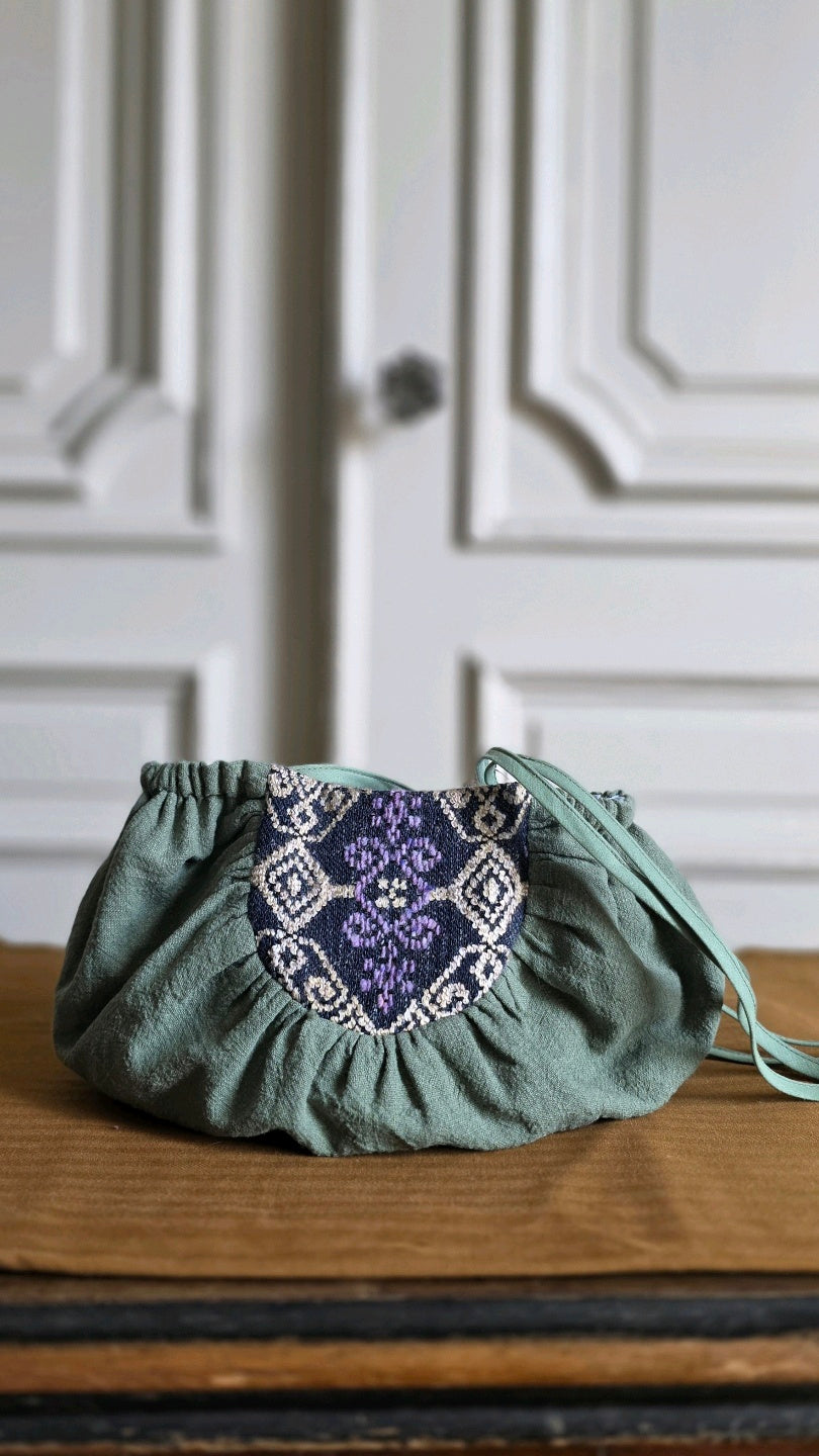 Sac à main vert en lin coton et jacquard Mahlia Kent fait main en France, vue de face. Atelier A la Mode du Temps Perdu 
