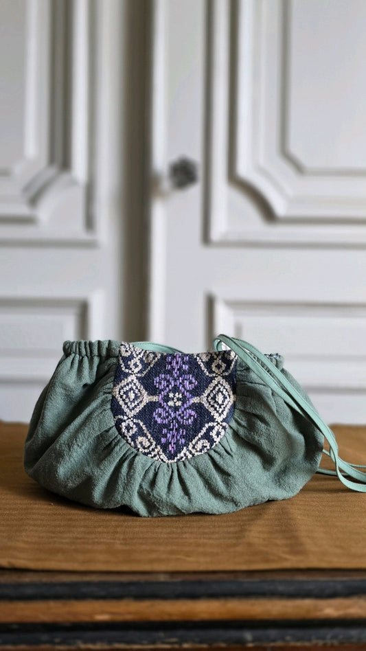 Sac à main vert en lin coton et jacquard Mahlia Kent fait main en France, vue de face. Atelier A la Mode du Temps Perdu 
