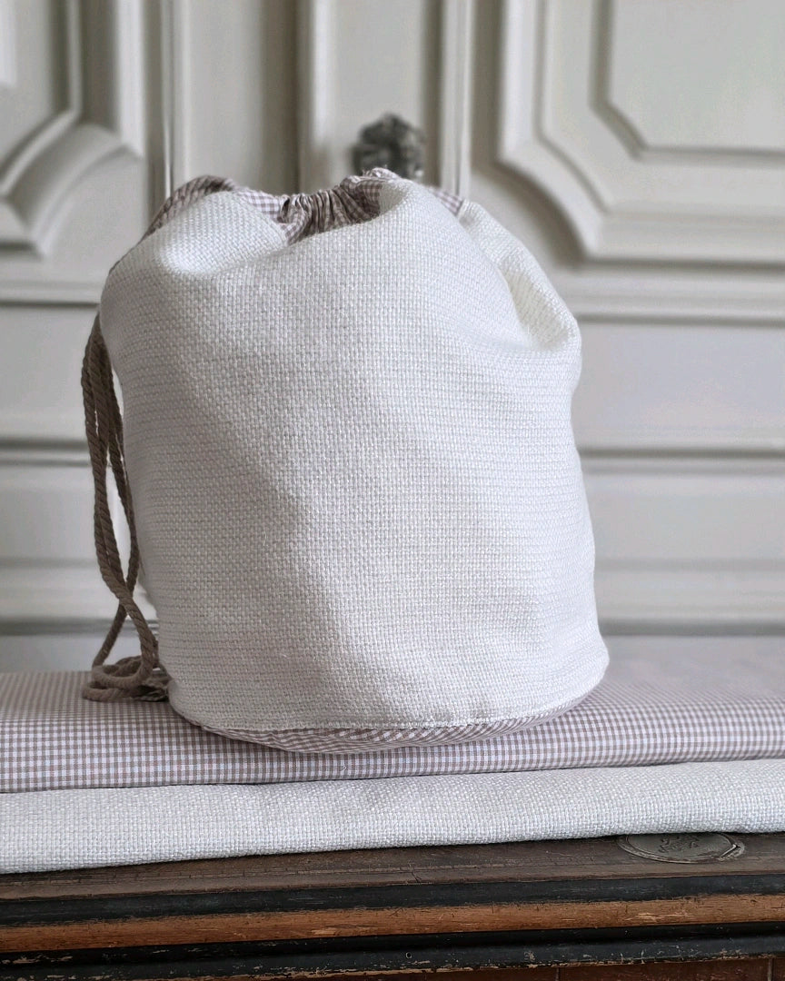 sac baluchon tweed blanc coton vichy fait main atelier francais a la mode du temps perdu sac tissu naturel sac artisanal forme souple sac minimaliste coton naturel
