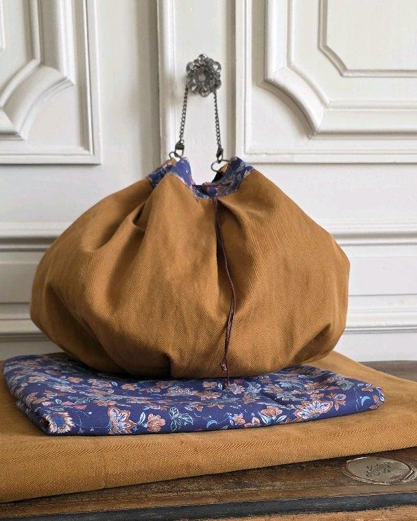 sac bourse grand modele coton lin marron motif floral bleu fait main atelier francais a la mode du temps perdu chaine laiton vieilli fermeture coulissante sac artisanal textile naturel