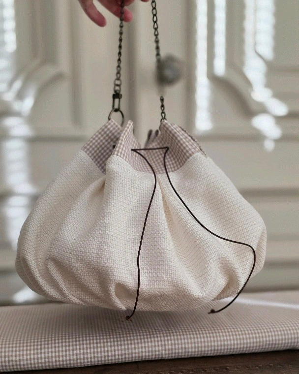 sac bourse grand modele tweed blanc coton vichy fait main atelier francais A la Mode du Temps Perdu sac artisanal textile piece unique sac couture createur france