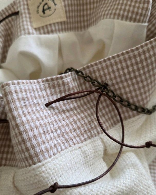 sac bourse grand modele tweed blanc coton vichy fait main sac artisanal textile piece unique detail interieur vichy etiquette liens cuir chainette laiton vieilli
