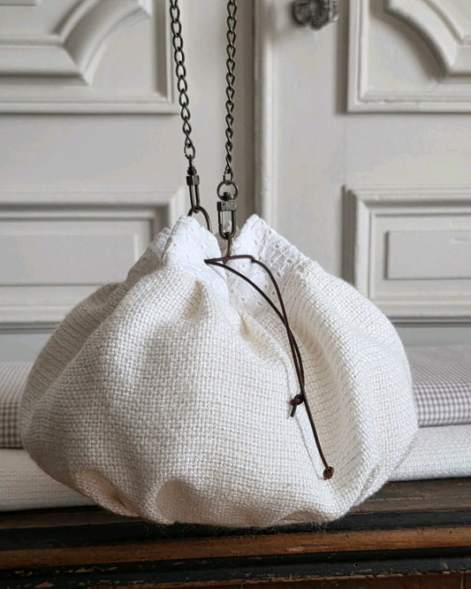 sac bourse tweed blanc broderie anglaise fait main atelier francais a la mode du temps perdu chaine laiton amovible cuir coulissant coton naturel sac artisanal petit modele