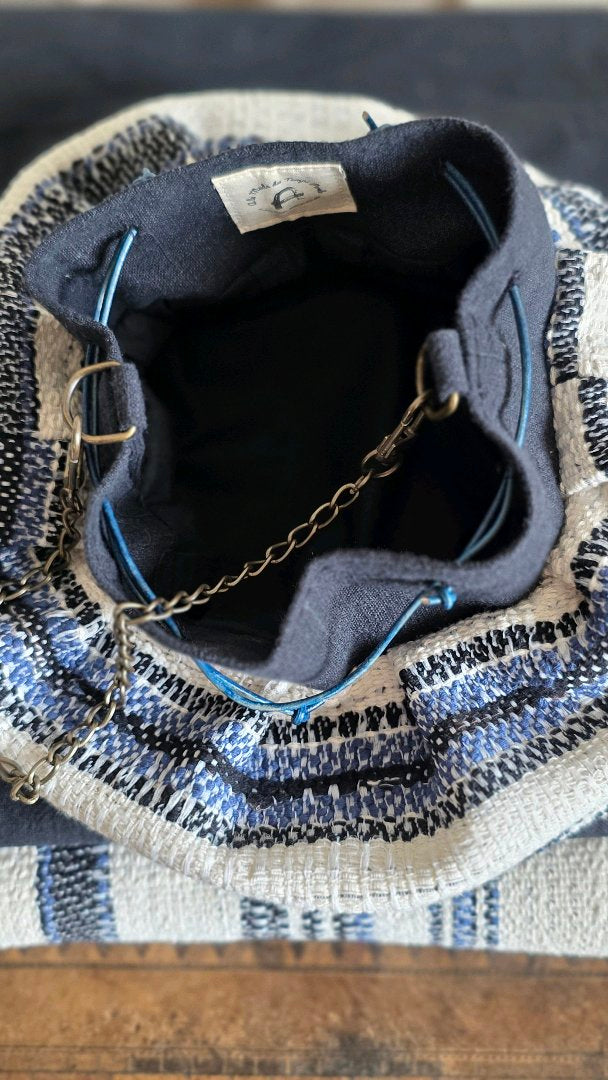 Intérieur du sac bourse tweed marin bleu et écru cousu à la main dans mon atelier
