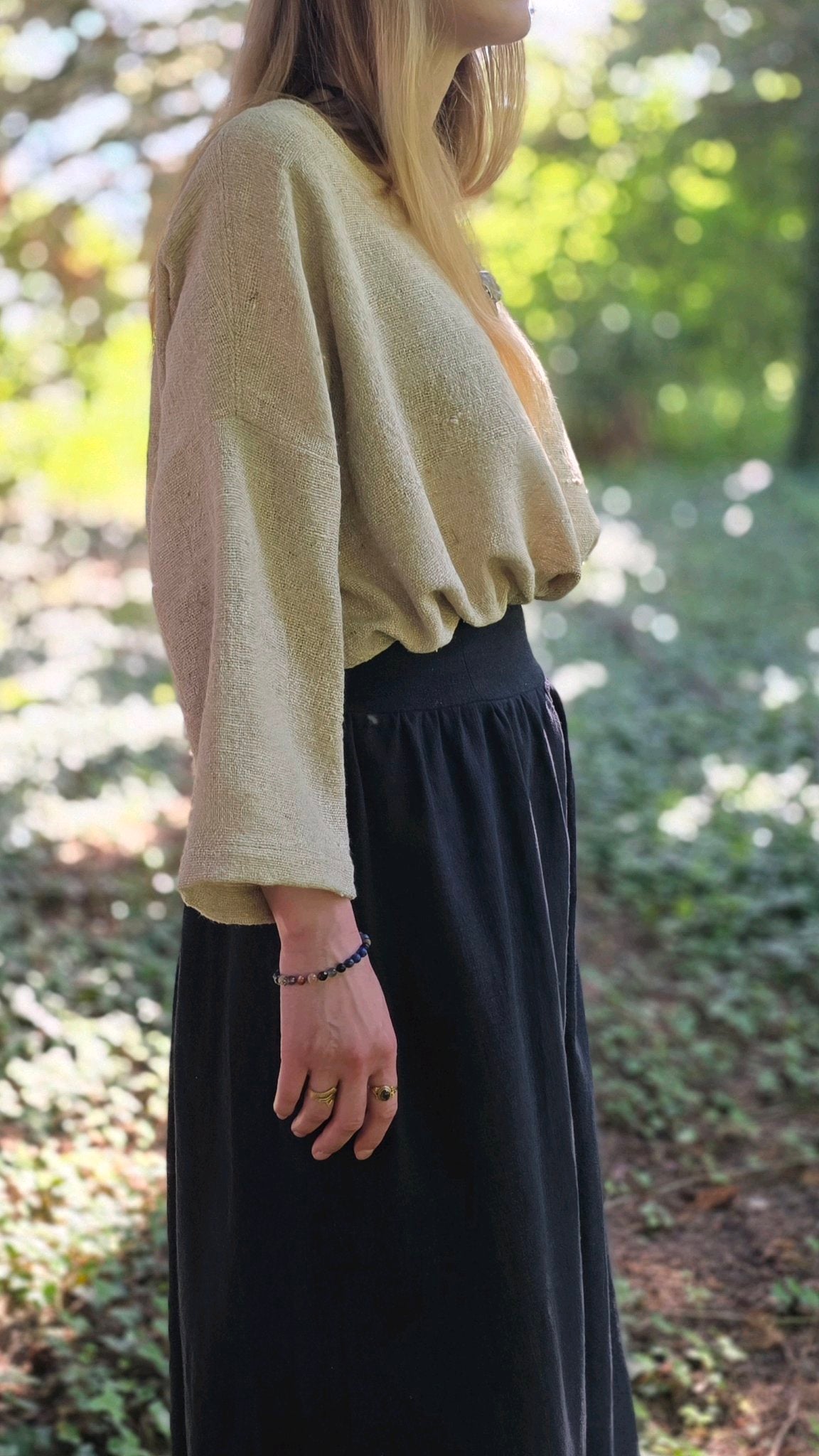 Manche ample et tombé naturel de la blouse Salines en bourette de soie