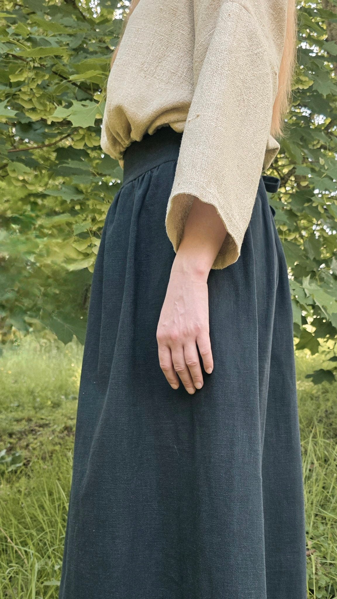 Blouse ample en bourette de soie naturelle, détail de manche
