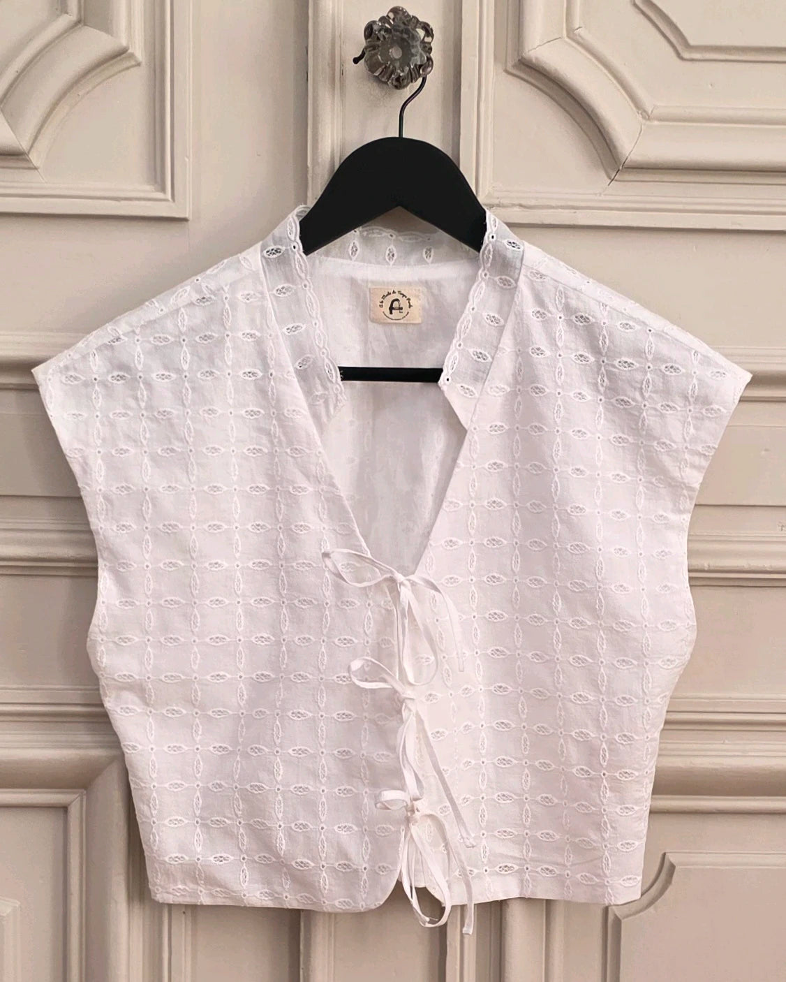 top broderie anglaise coton cintre vue de face atelier couture