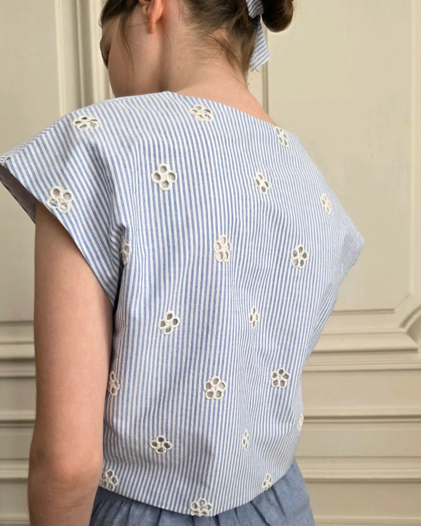 top Alizé top 5 en coton rayures bleu blanc avec broderie anglaise, vue de dos