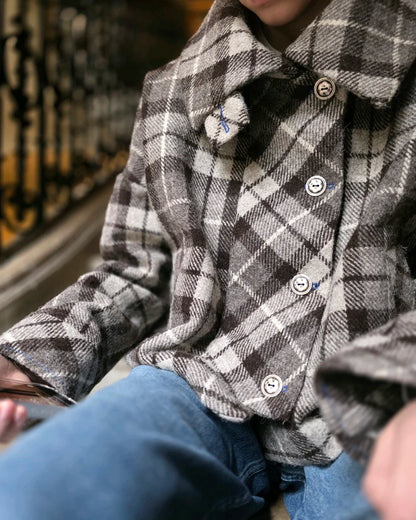 la piece veste luba portee harris tweed cil montant patte de boutonnage en biais et boutons