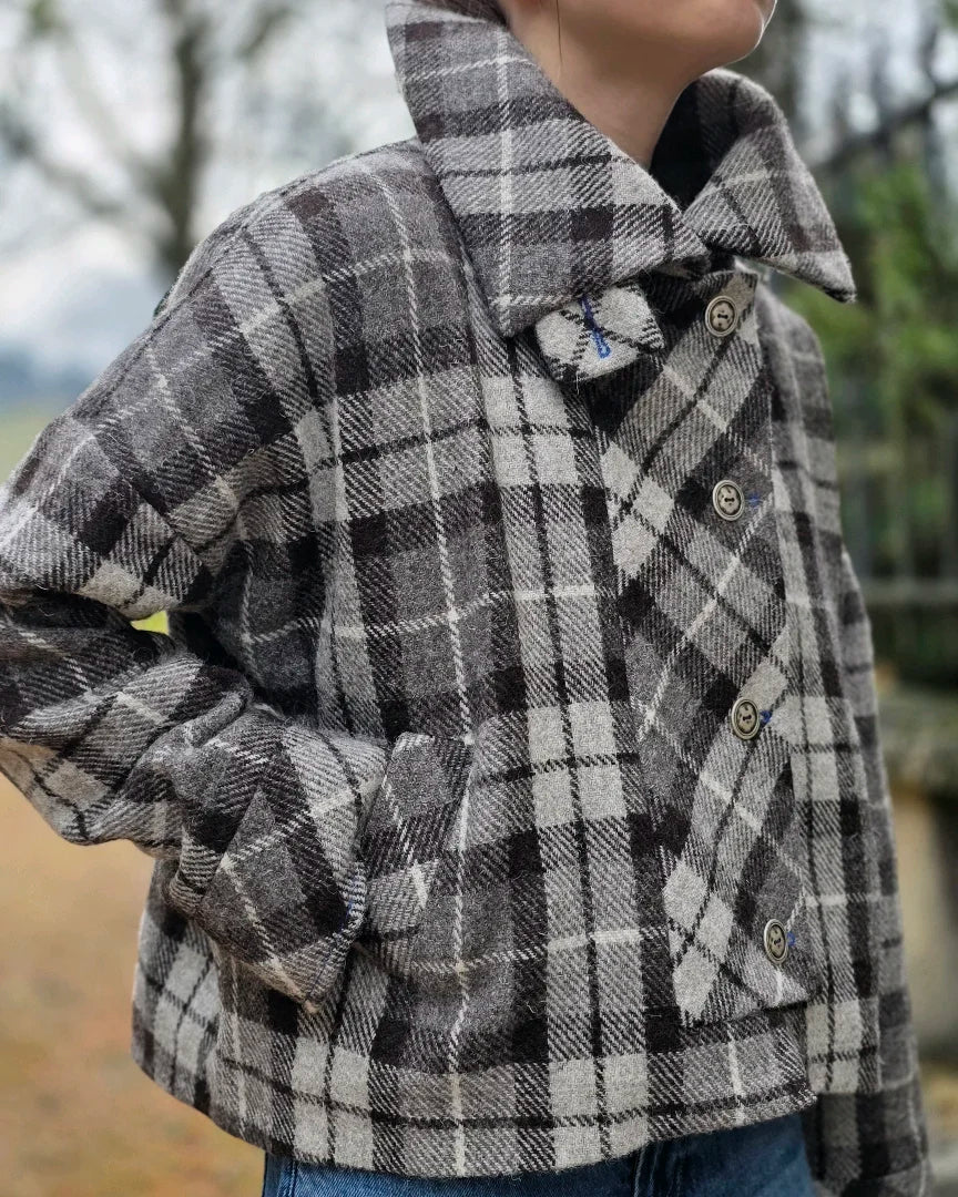 veste harris twed et soie modele luba detail devant portee creation de atelier a la mode du temps perdu