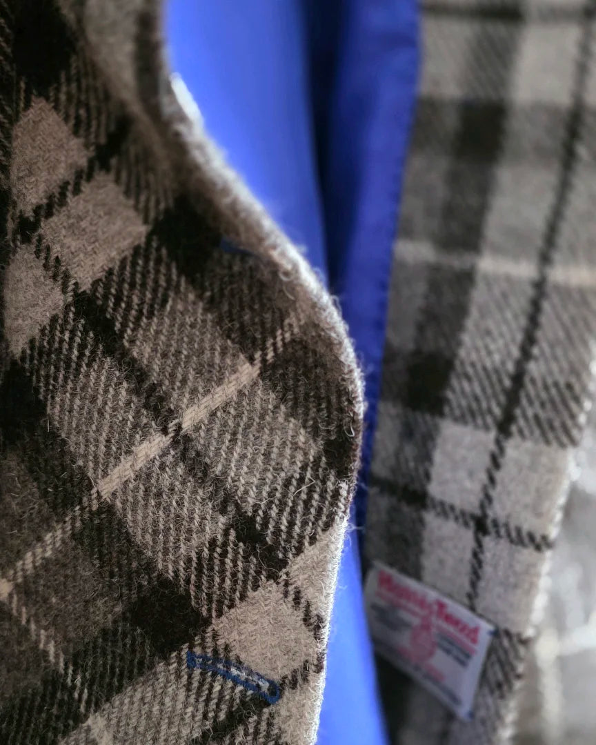 detail boutonniere doublure soie et etiquette harris tweed veste luba